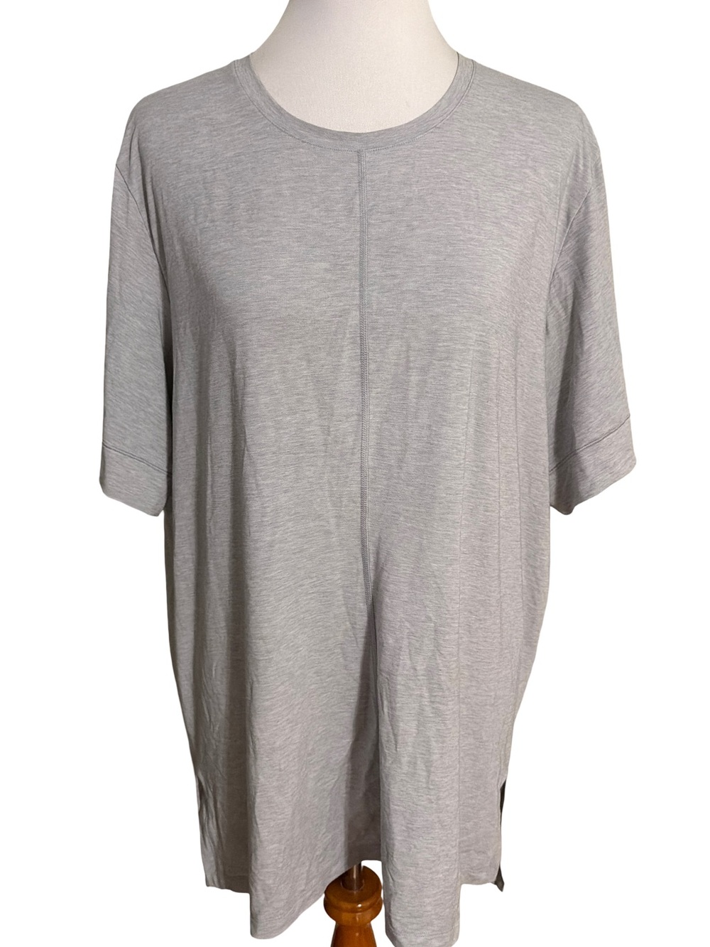 Nike Light Slim Fit Gray Women's Long Sleeve Relaxed Tee